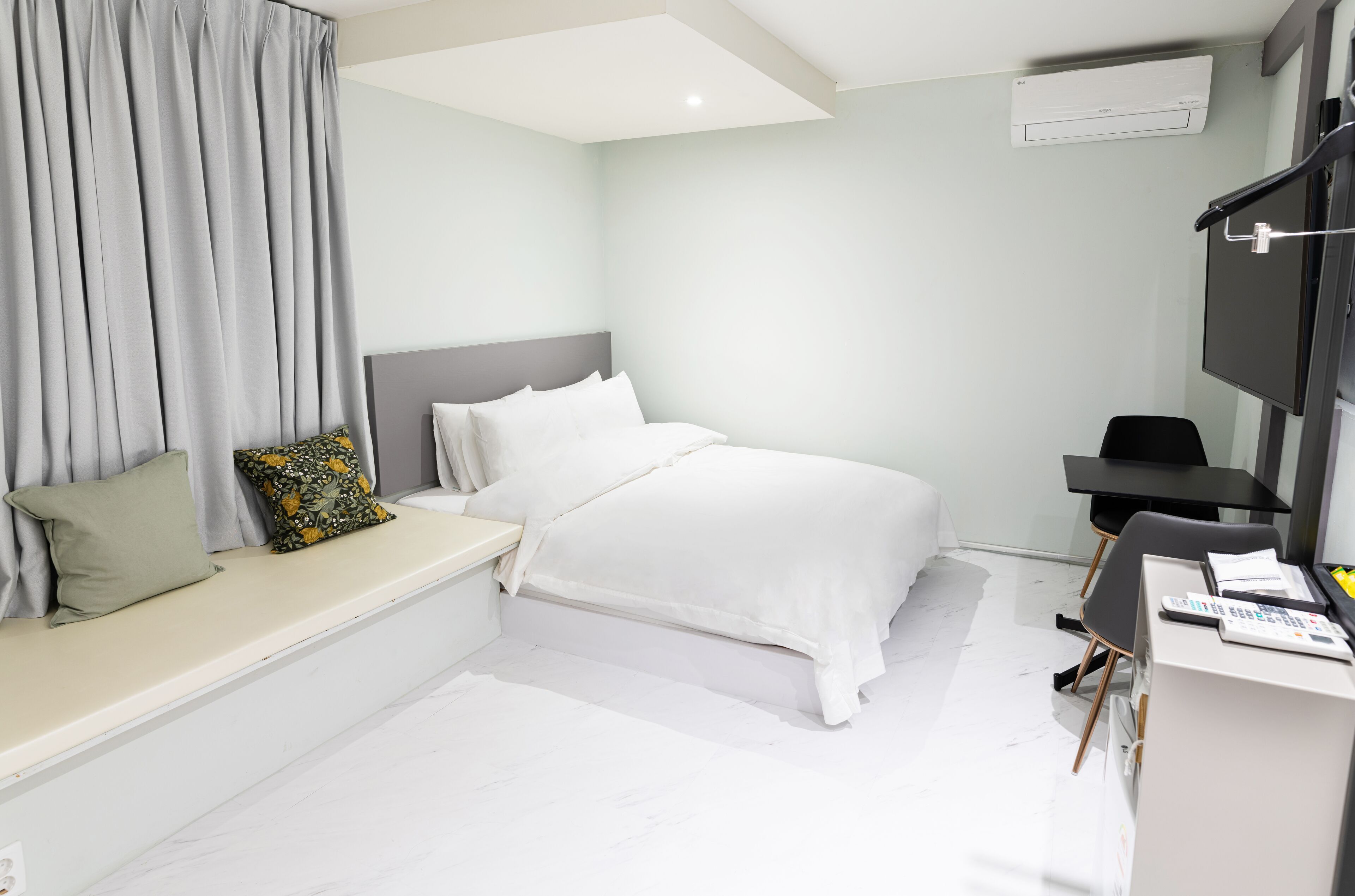 Down comforters, soundproofing, free WiFi, bed sheets
