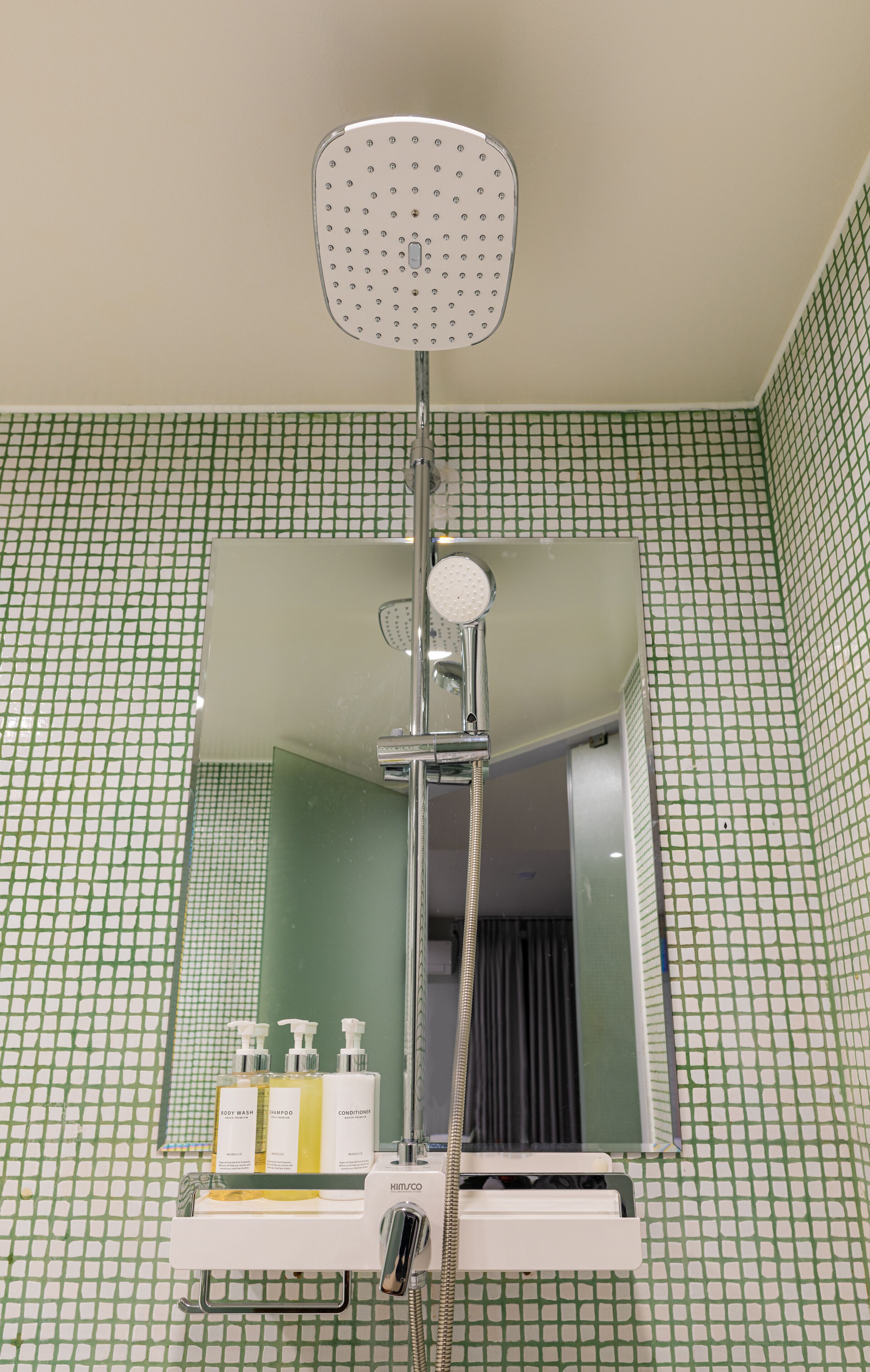 Deluxe Twin Room | Bathroom | Free toiletries, hair dryer, bathrobes, heated floors
