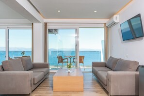 Studio Suite Superior, quang cảnh biển (Top Floor) | Bộ đồ giường cao cấp, khu vực làm việc phù hợp cho laptop 