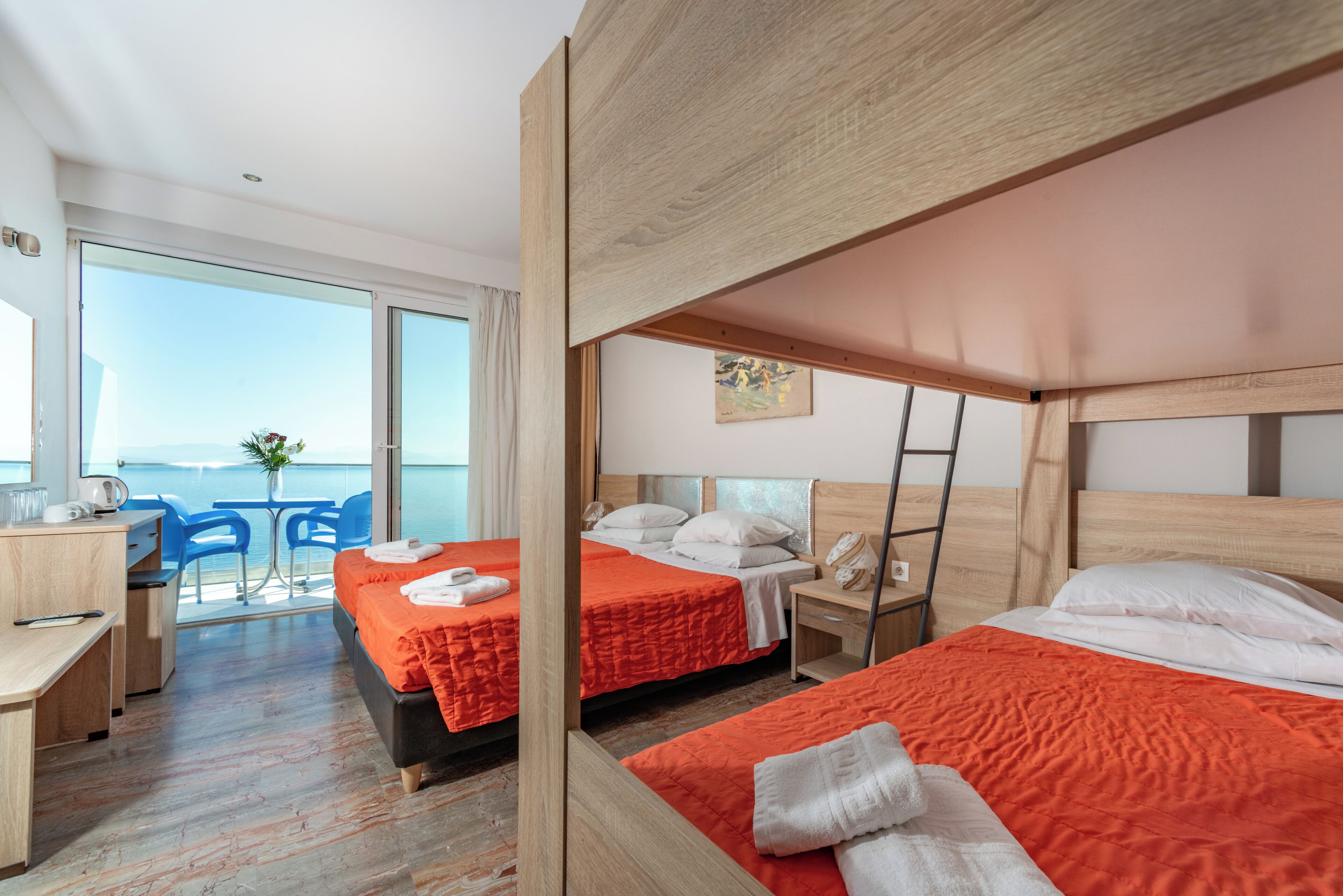 Premium bedding, laptop workspace, soundproofing, free WiFi