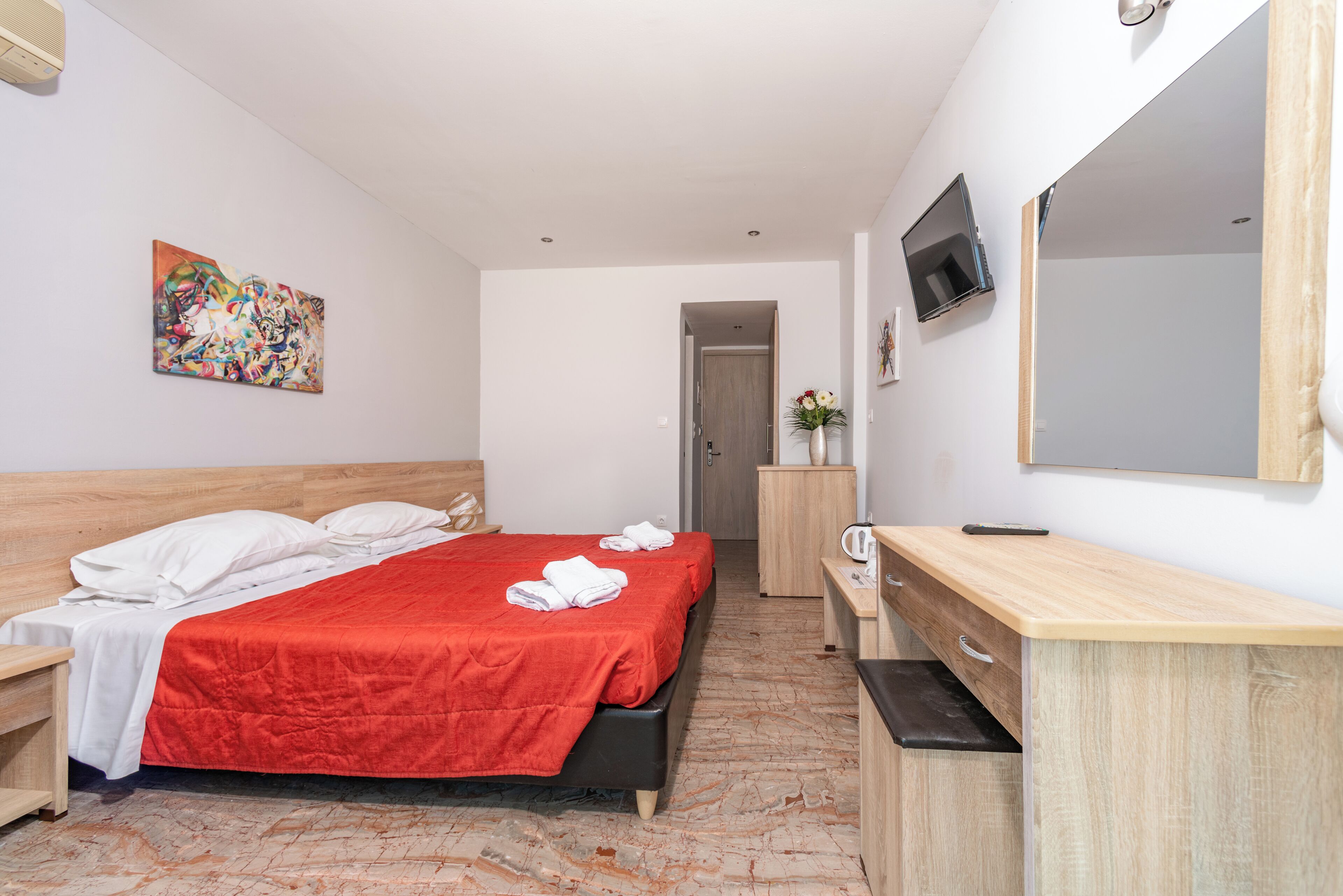 Premium bedding, laptop workspace, soundproofing, free WiFi