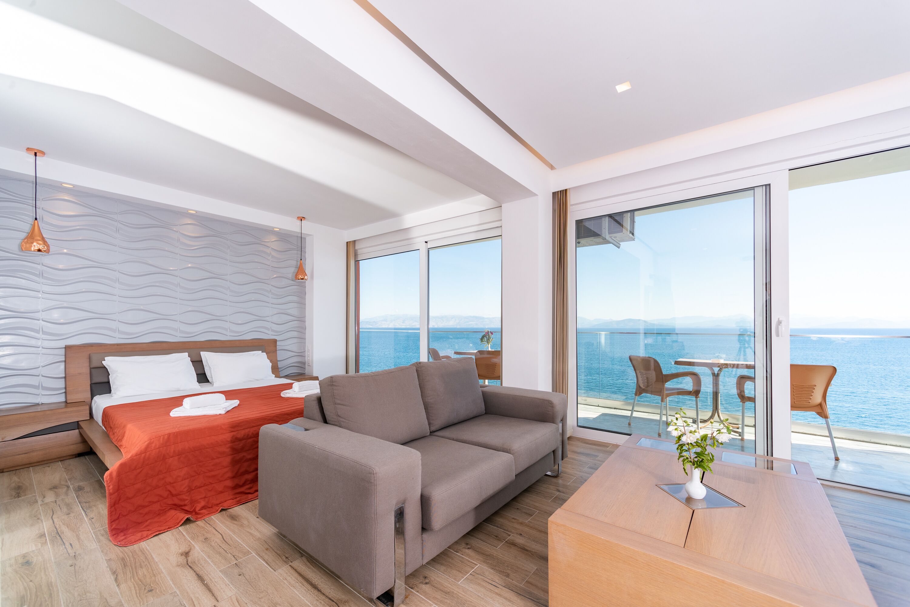 Premium bedding, laptop workspace, soundproofing, free WiFi