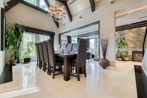 Exclusive Villa | In-room dining - Cluster 16 Jumeirah Island (Dubai)