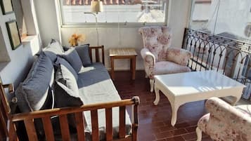 Family Room, Non Smoking, Partial Sea View | Free WiFi, bed sheets