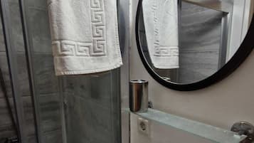 Standard Room | Bathroom