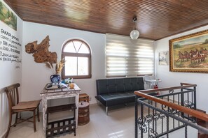 客房, 非吸煙房, 部分海景 | 客廳