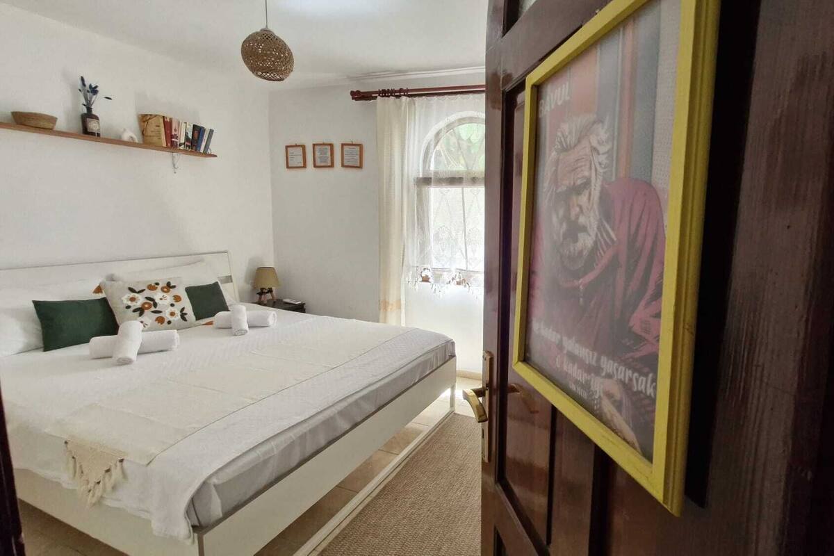 Standard Room | WiFi (free), bed sheets
