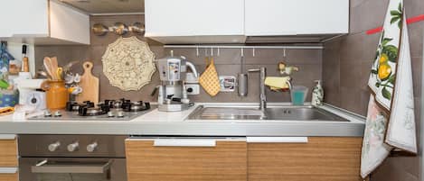 Apartment, 2 Bedrooms, Smoking, Patio | Private kitchen