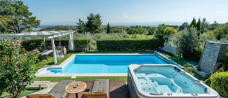 Piscine extérieure, piscine chauffée