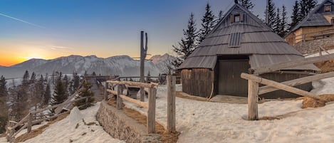 Bungalow, 2 Bedrooms, Mountain View | Property grounds