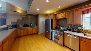 House, 1 Bedroom, Balcony, Mountain View | Interior
