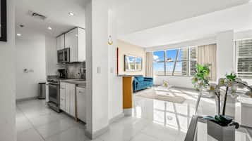 Apartment, 3 Bedrooms, Balcony, City View | Hallway