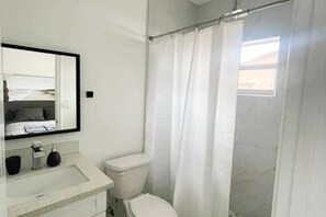Bathroom - Comfy House Near Beach Wynwood Free Parking (Miami)