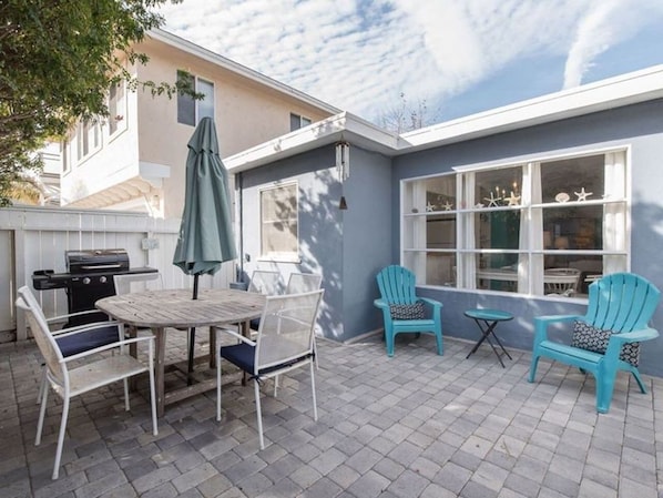 Dining - Ventura Beach Cottage Available (Ventura)