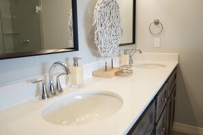 House, 3 Bedrooms, Patio | Bathroom