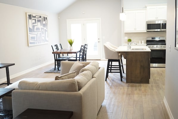 Dining - The Cosmopolitan Modern, Cozy, New 3bedroom Home (Yukon)