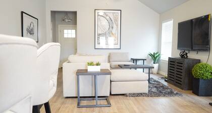 The Cosmopolitan Modern, Cozy, New 3bedroom Home