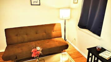Shared Dormitory, 1 Bedroom, Smoking, Patio | Living room | Books