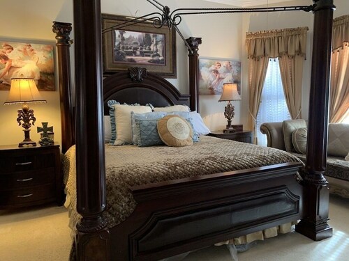 A Rare Gem Perfect Getaway 20 Min Frm Airport Luxury Home, 6 Bedrooms