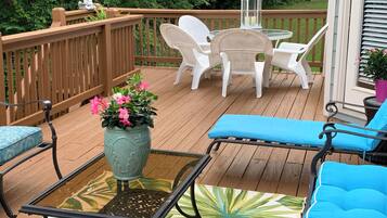 House, 4 Bedrooms, Balcony | Property grounds