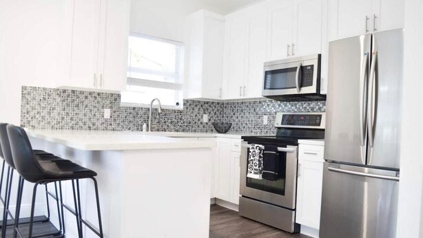 House, 5 Bedrooms | Private kitchen - Lovely Housenear Wynwood Beach Free Parking (Miami)
