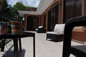 Talo, 2 makuuhuonetta, esteetön, patio | Terassi/patio