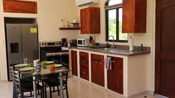 House, 2 Bedrooms, Accessible, Patio | Dining