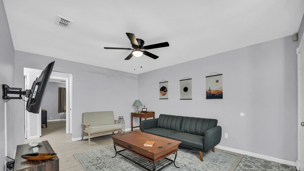 Living room - Mins From Mcallen House, Great Neighborhood! Great House! (McAllen)