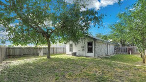 House, 2 Bedrooms, Patio, Garden View | Front of property - Mins From Mcallen House, Great Neighborhood! Great House! (McAllen)
