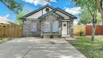 House, 2 Bedrooms, Patio, Garden View | Property entrance