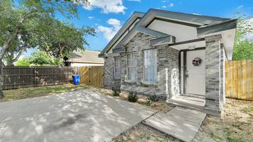 House, 2 Bedrooms, Patio, Garden View | Parking | Free self parking