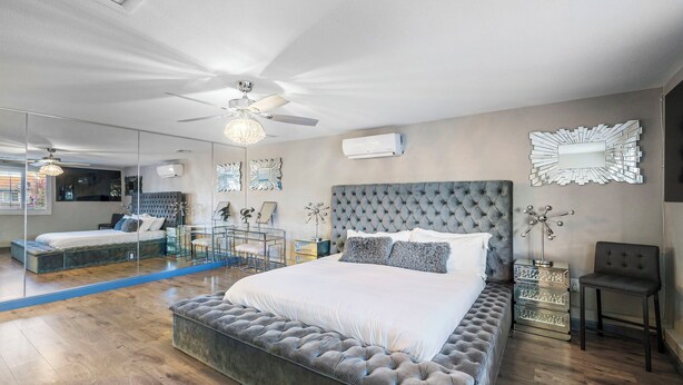 4 bedrooms - Highly Upgraded 4bd2bath Home With Private Pool (Las Vegas)