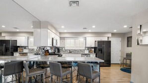 Private kitchen - Highly Upgraded 4bd2bath Home With Private Pool (Las Vegas)
