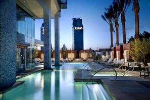 Pool - Panoramic Strip Views Open Balcony Free Parking High Floor Sleeps 4 (Las Vegas)