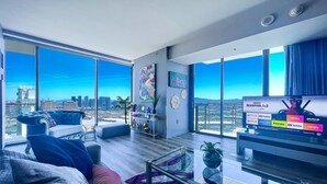 Living room - Panoramic Strip Views Open Balcony Free Parking High Floor Sleeps 4 (Las Vegas)