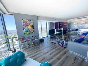 Living room - Panoramic Strip Views Open Balcony Free Parking High Floor Sleeps 4 (Las Vegas)