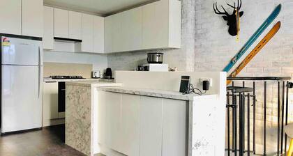 Hotham 3 Bedroom Apt - 24 Lawlers