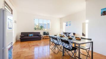 Villa, 3 Bedrooms, Smoking, Balcony | Dining