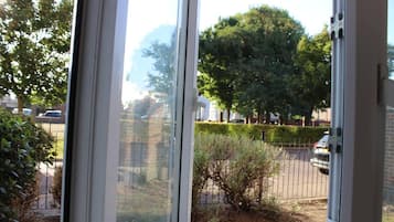 Apartment, 2 Queen Beds | Property grounds