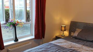 Apartment, 2 Queen Beds | 2 bedrooms, free WiFi, bed sheets