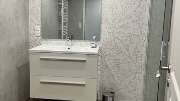 Dusche, Handtücher, Seife, Toilettenpapier