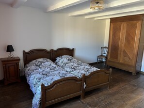 3 bedrooms, iron/ironing board, travel cot, free WiFi