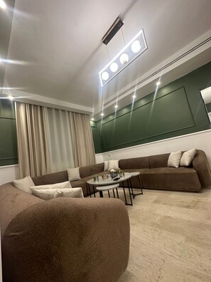 Apartment, 3 Bedrooms, Smoking | Interior