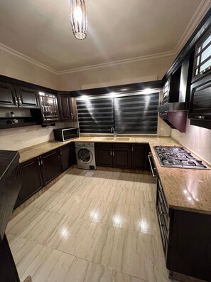 Apartment, 3 Bedrooms, Smoking | Interior