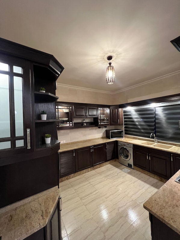 Apartment, 3 Bedrooms, Smoking | Interior