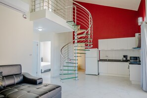 Apartment, 4 Bedrooms, Balcony, Garden View | Interior