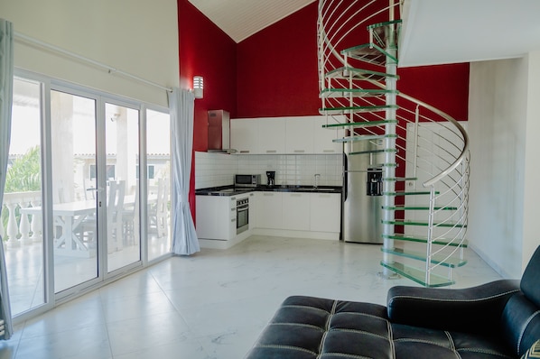 Living room - Huge 4-bedroom Apartment 2 km From Eagle Beach (Noord)