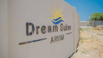 Apartment, 4 Bedrooms, Balcony, Garden View | Property entrance