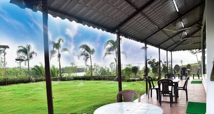 Stunning Views Rooftop Pool Lakefront Home