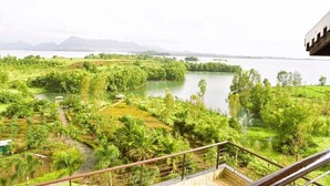 Property grounds - Stunning Views Rooftop Pool Lakefront Home (Trimbak)